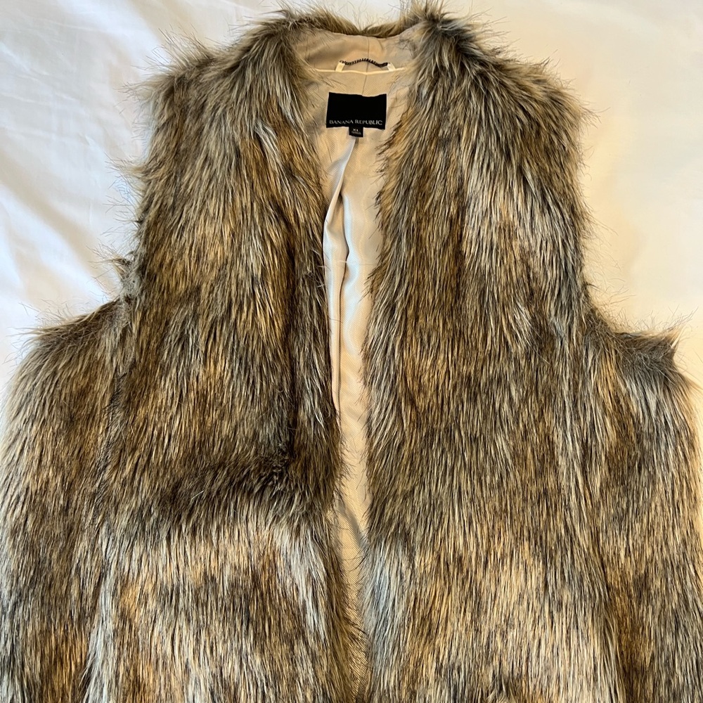 Banana Republic, faux fur lined vest, XL, brownish/blackish! A must!